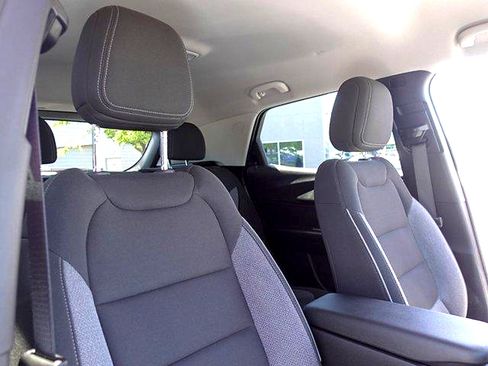 Used 2025 Chevrolet TrailBlazer LS w/ LS Convenience Package FWD image 14