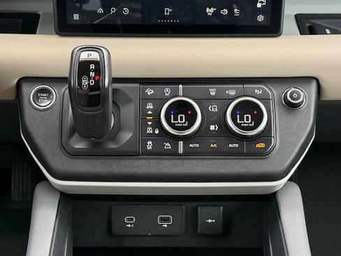 Used 2020 Land Rover Defender 110 First Edition image 20