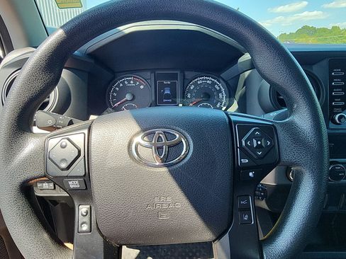 Used 2021 Toyota Tacoma SR AWD/4WD image 12