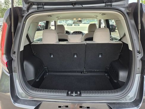 Used 2025 Kia Soul LX w/ LX Technology Package FWD image 15