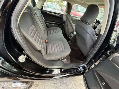 Used 2017 Ford Fusion SE FWD image 13