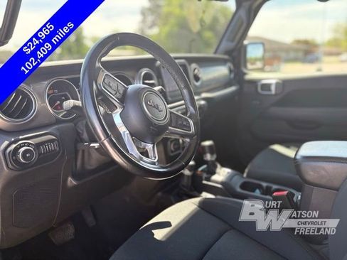 Used 2021 Jeep Wrangler Unlimited Sahara AWD/4WD image 11