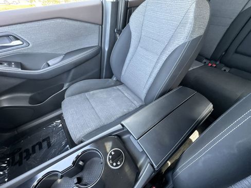 Used 2023 Nissan Rogue SV AWD/4WD image 19