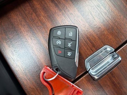 Used 2024 GMC Yukon XL Denali Ultimate image 32