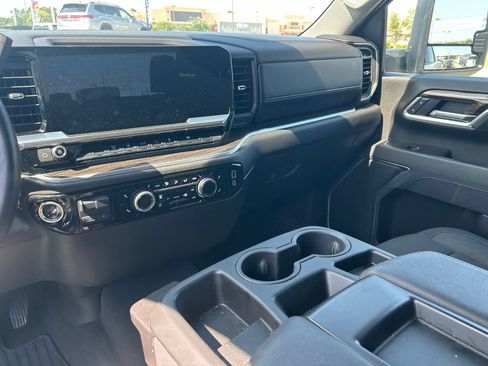 Used 2025 Chevrolet Silverado 2500 LT w/ Convenience Package AWD/4WD image 13