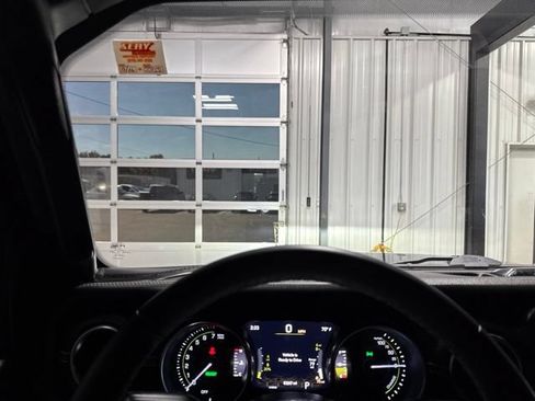Used 2022 Jeep Wrangler Unlimited Sahara AWD/4WD image 9
