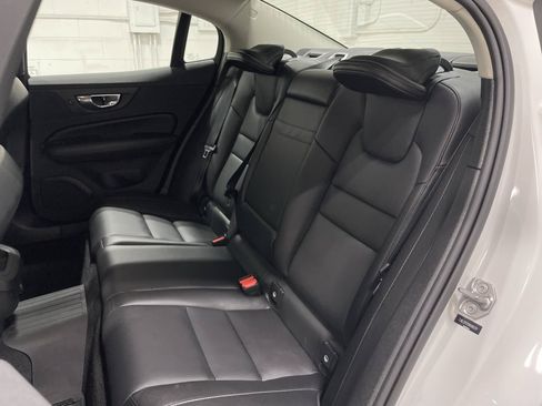 Used 2022 Volvo S60 B5 Momentum w/ Premium Package AWD/4WD image 17