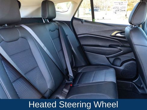 Used 2025 Chevrolet Trax LT w/ LT Convenience Package image 17