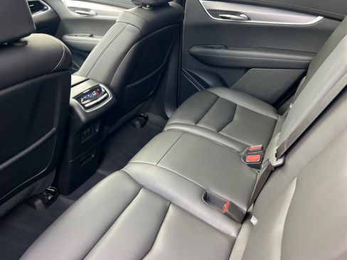 Certified 2025 Cadillac XT6 Luxury image 12