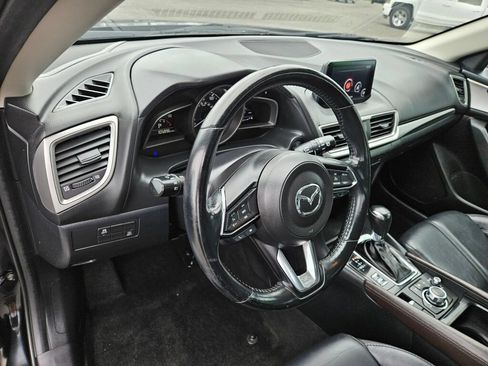 Used 2018 MAZDA MAZDA3 Touring FWD image 17
