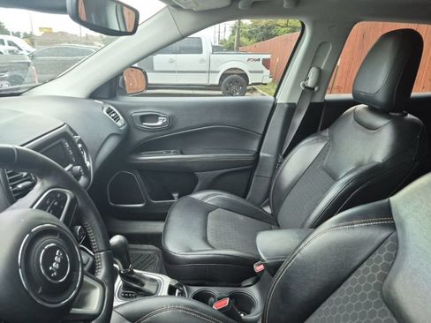 Used 2018 Jeep Compass Latitude FWD image 18