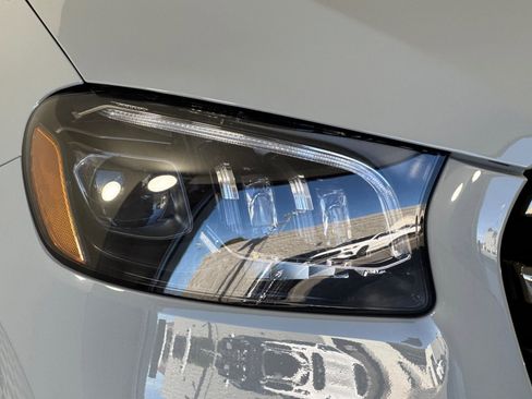 Certified 2024 Mercedes-Benz GLS 580 4MATIC image 11