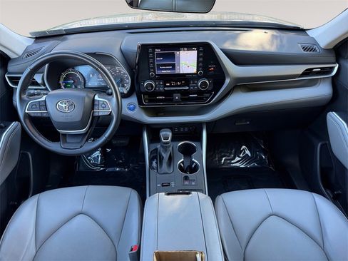 Used 2022 Toyota Highlander XLE image 10