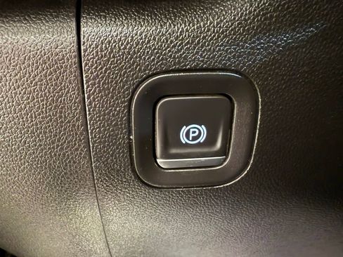 Used 2020 Chevrolet Silverado 1500 RST image 24