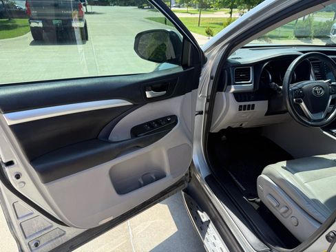 Used 2016 Toyota Highlander XLE FWD image 8