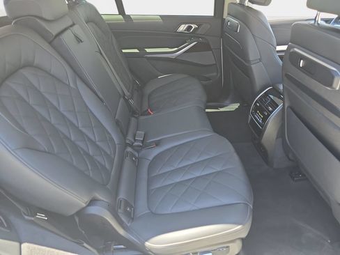 Used 2024 BMW X7 xDrive40i w/ Premium Package AWD/4WD image 13