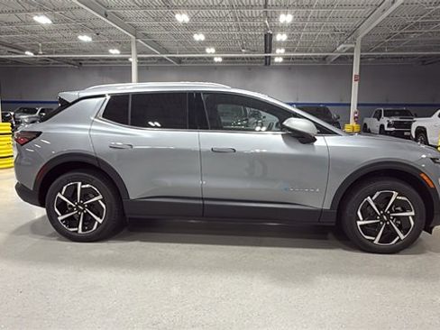 New 2026 Chevrolet Equinox EV LT image 3