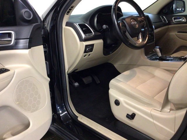 Used 2020 Jeep Grand Cherokee Laredo AWD/4WD image 14
