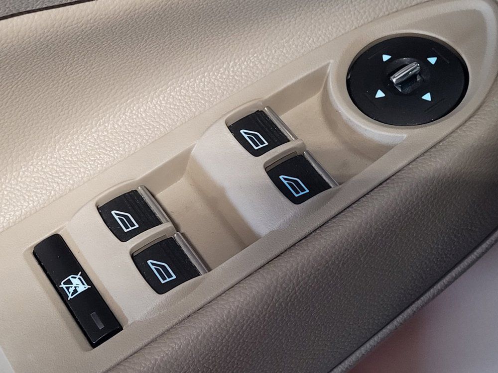 Used 2015 Ford C-MAX Energi SEL FWD image 27