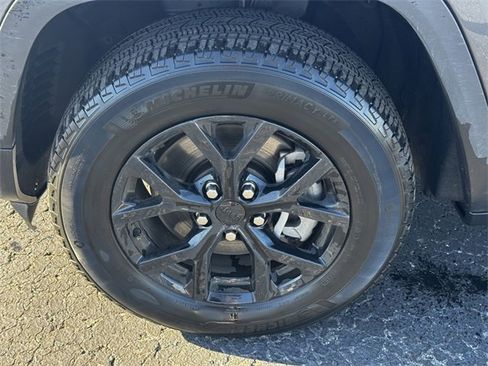 Certified 2024 Jeep Grand Cherokee L Laredo image 10