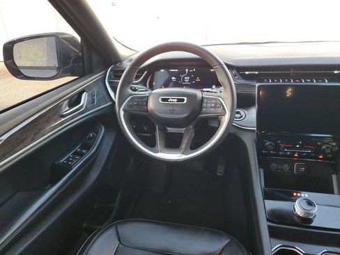 Used 2024 Jeep Grand Cherokee Limited RWD image 12