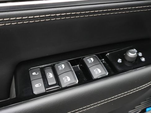 Used 2022 Jeep Grand Wagoneer Series II AWD/4WD image 40