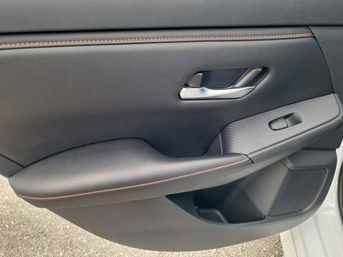 Used 2024 Nissan Sentra SR w/ SR Premium Package image 13