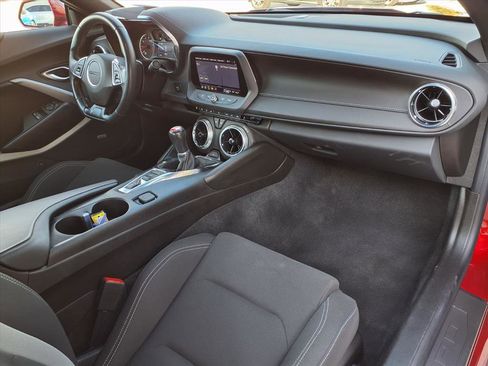 Used 2023 Chevrolet Camaro LT w/ Technology Package image 9