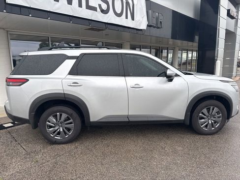 Used 2025 Nissan Pathfinder SV w/ Cargo Package AWD/4WD image 5