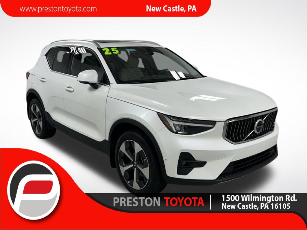 Used 2025 Volvo XC40 B5 Plus AWD/4WD image 1