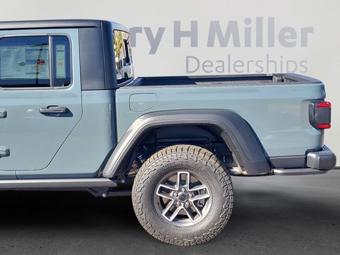 New 2025 Jeep Gladiator Mojave w/ Steel Bumper Group image 4