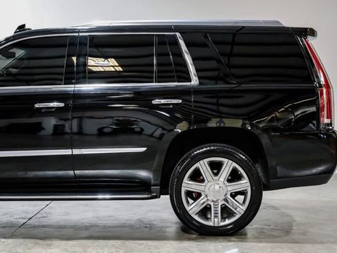 Used 2019 Cadillac Escalade Premium Luxury image 19