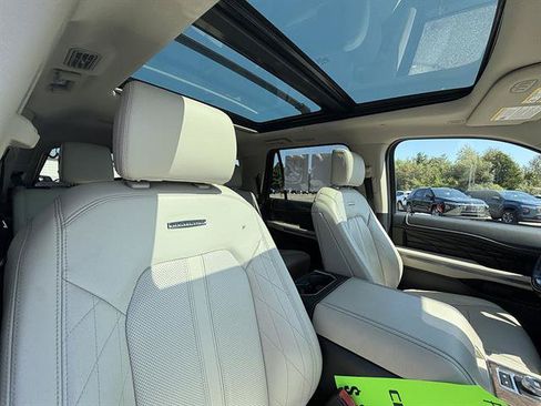 Used 2018 Ford Expedition Platinum AWD/4WD image 16