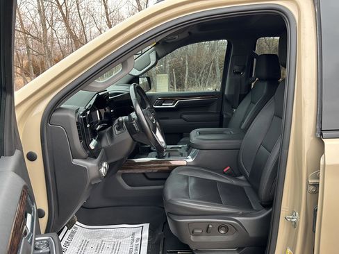 Used 2022 GMC Sierra 1500 Elevation w/ Elevation Premium Package image 9