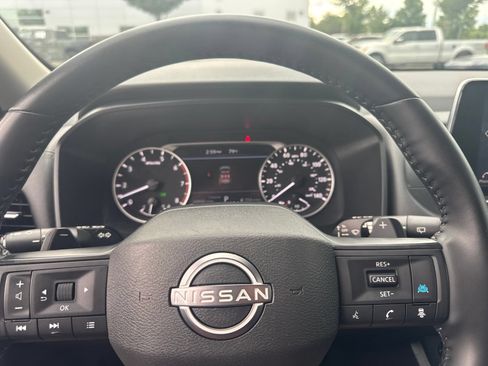 Used 2025 Nissan Rogue SV FWD image 15