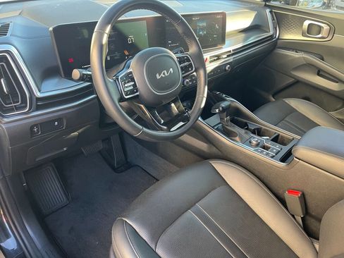 Used 2024 Kia Sorento S image 9