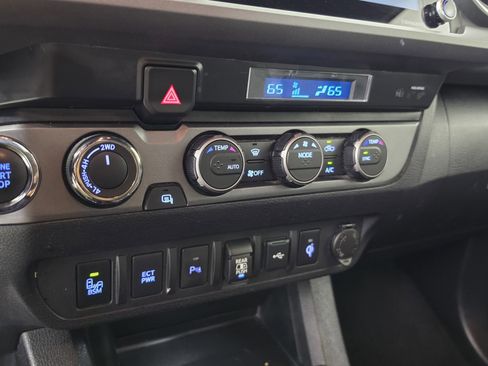 Used 2023 Toyota Tacoma TRD Off-Road w/ Technology Package AWD/4WD image 25