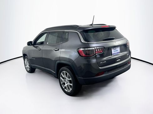 Used 2022 Jeep Compass Latitude AWD/4WD image 7