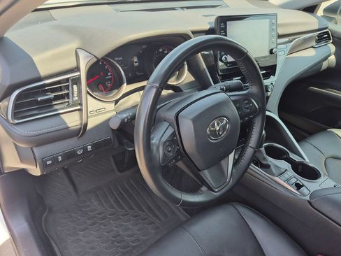 Used 2022 Toyota Camry XSE FWD image 11