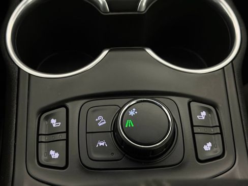Used 2020 GMC Terrain SLT w/ Preferred Package FWD image 18