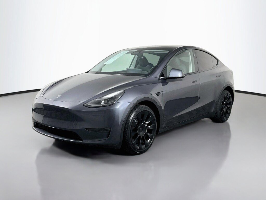 Used 2023 Tesla Model Y Long Range AWD/4WD image 1