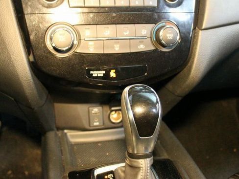 Used 2017 Nissan Rogue SV image 18