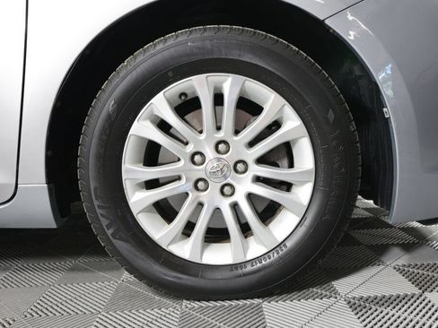 Used 2014 Toyota Sienna XLE w/ XLE Premium Package FWD image 6