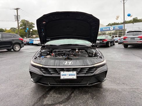 Used 2024 Hyundai Elantra SE FWD image 10