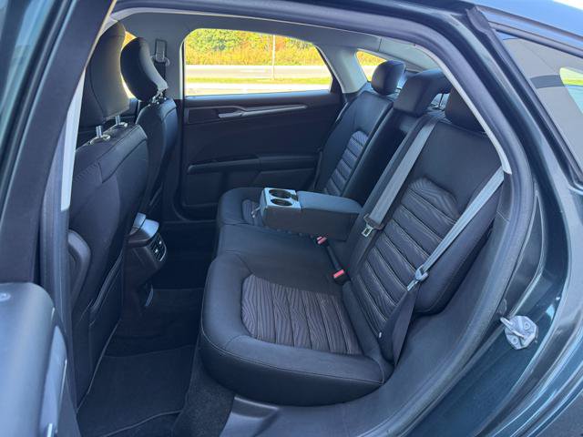 Used 2016 Ford Fusion SE FWD image 15