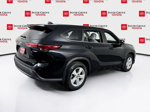 Used 2023 Toyota Highlander LE AWD/4WD image 5