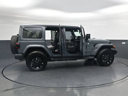 Used 2024 Jeep Wrangler Unlimited Sahara w/ Technology Group AWD/4WD image 40