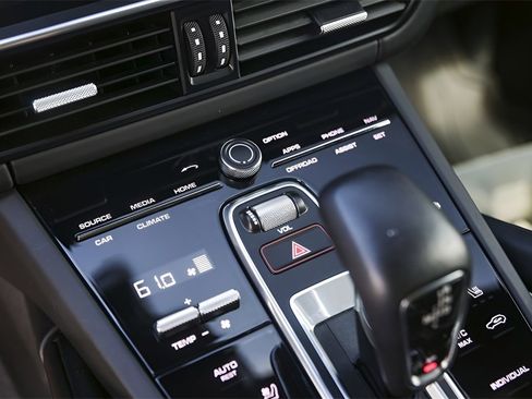 Used 2022 Porsche Cayenne Platinum Edition image 21