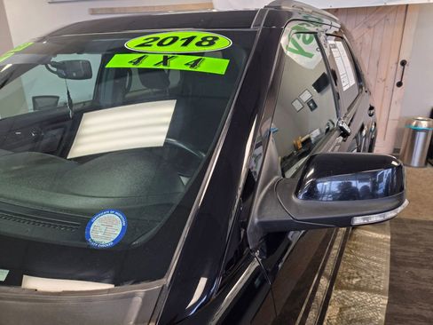 Used 2018 Ford Explorer XLT w/ Equipment Group 201A image 8