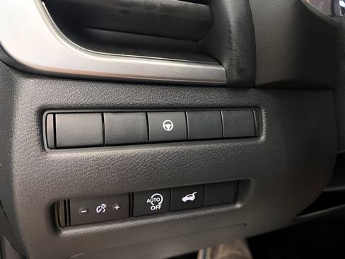 Used 2025 Nissan Rogue SV AWD/4WD image 20